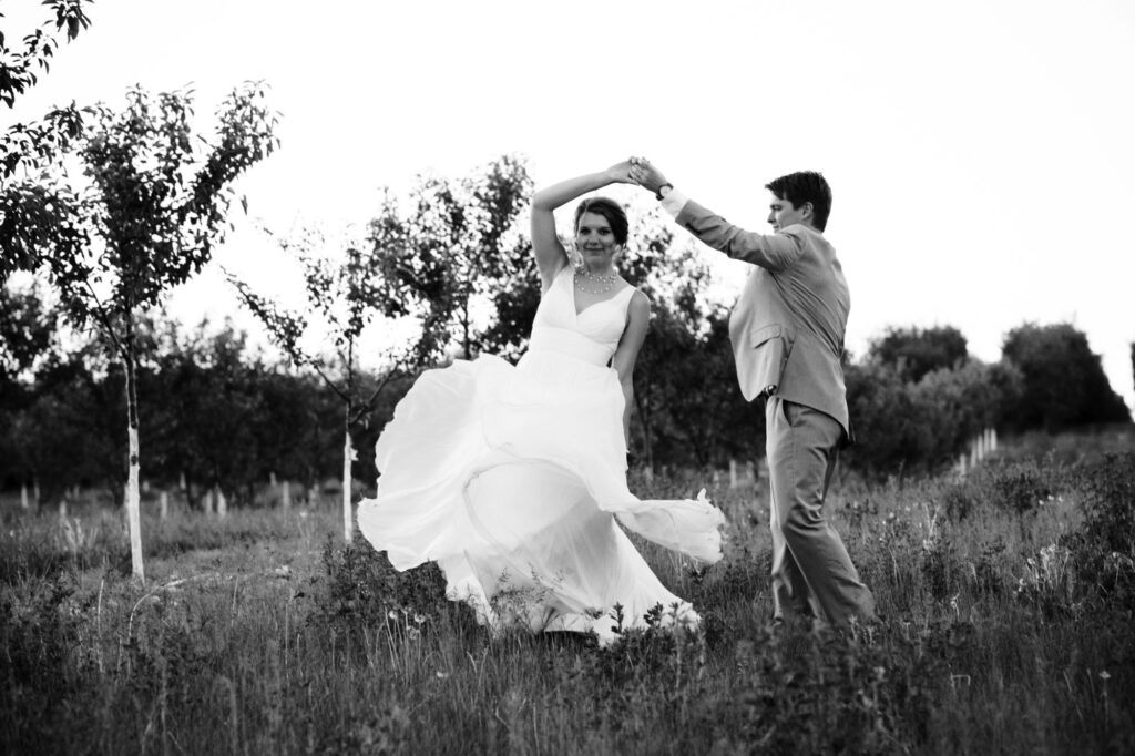 Couple dancing at Starry Night Barn and Studios